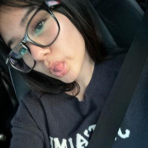 Meet your Posher, Leslie